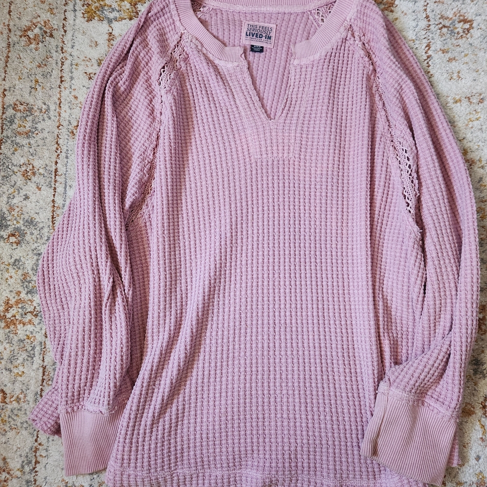American Eagle This Feels Seriously Lived In Pink Waffle Knit V‑Neck Sweater